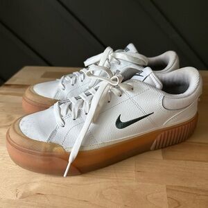 Women’s Nike Court Legacy Lift size 9